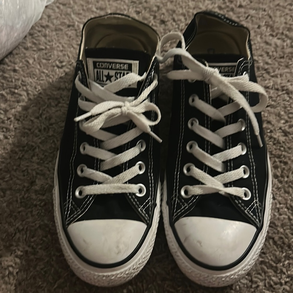 Woman’s black converse size 9. Worn twice.